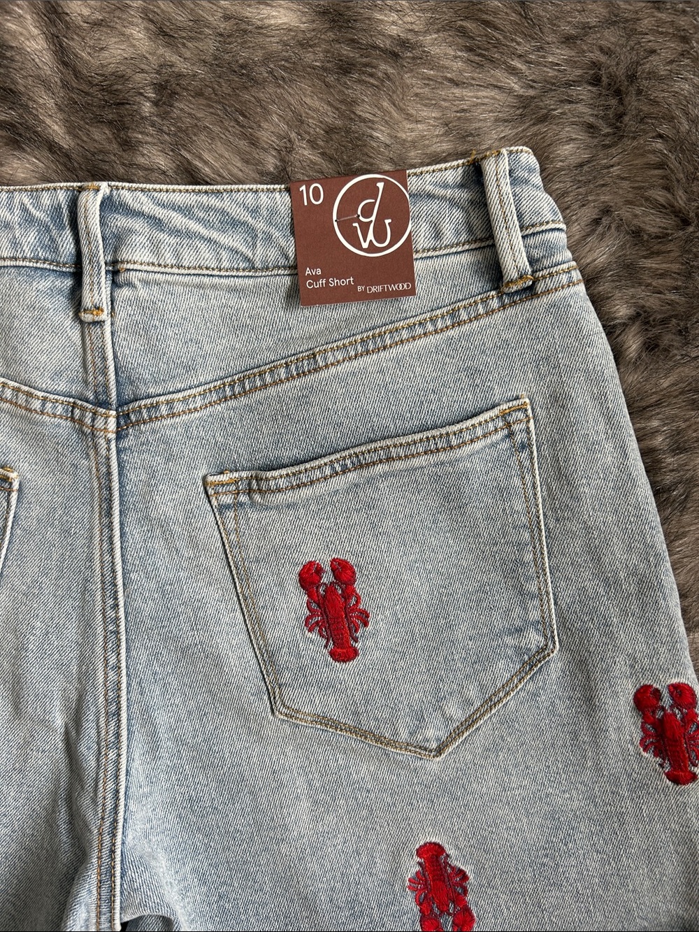 NWT Driftwood Ava Cuff Light Blue Denim Shorts Red Lobster Embroidery Size 10 - Picture 8 of 8